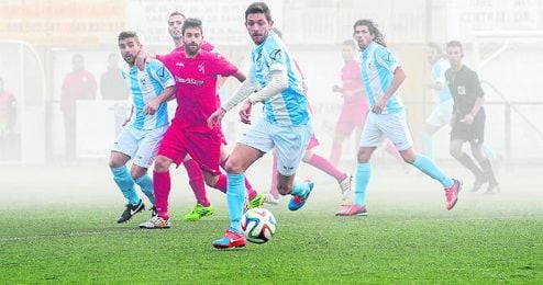 El delantero Jesús Granado, que suma 14 goles esta temporada, ha sido clave los últimos años para los lebrijanos. El delantero Jesús Granado, que suma 14 goles esta temporada, ha sido clave los últimos años para los lebrijanos.