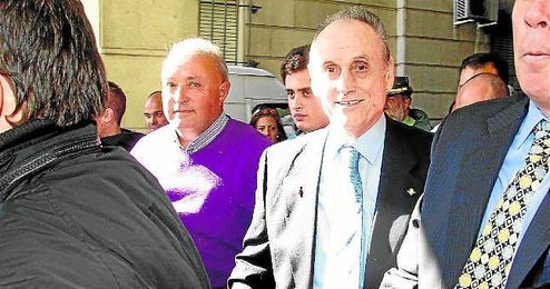 Manuel Ruiz de Lopera, en una de sus escasas apariciones públicas. Manuel Ruiz de Lopera, en una de sus escasas apariciones públicas.