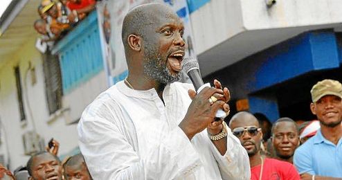 George Weah se dirige a la población de Monrovia durante la campaña de elecciones al Senado. George Weah se dirige a la población de Monrovia durante la campaña de elecciones al Senado.