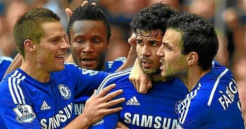 Azpilicueta celebra junto a Diego Costa y Cesc un gol con el Chelsea. Azpilicueta celebra junto a Diego Costa y Cesc un gol con el Chelsea.
