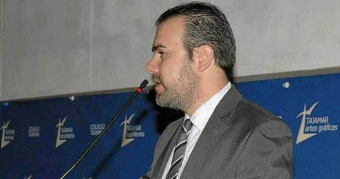Galán en un acto. Galán en un acto.