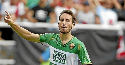 Mosquera celebra un gol con el Elche. Mosquera celebra un gol con el Elche.