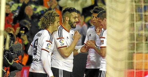 Álvaro Negredo hizo un gol al Almería, uno de sus exequipos. Álvaro Negredo hizo un gol al Almería, uno de sus exequipos.