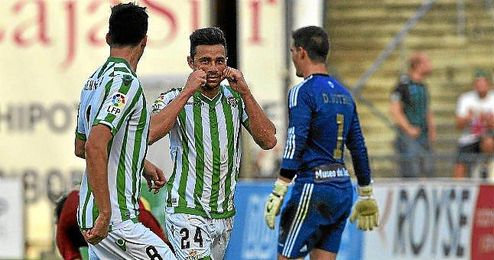 Rubén Castro celebra un gol ante el Recreativo. Rubén Castro celebra un gol ante el Recreativo.