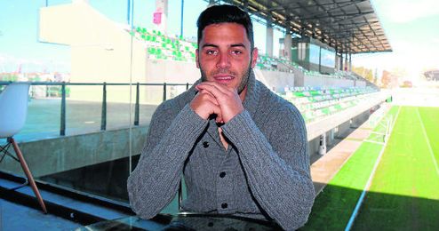 Bruno González Cabrera posa para este periódico en las instalaciones de la Ciudad Deportiva Luis del Sol. Bruno González Cabrera posa para este periódico en las instalaciones de la Ciudad Deportiva Luis del Sol.