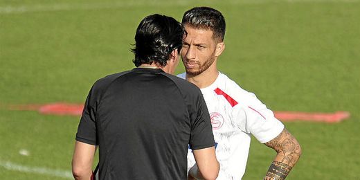 Cicinho no tiene sitio ante los ojos de Emery. Cicinho no tiene sitio ante los ojos de Emery.