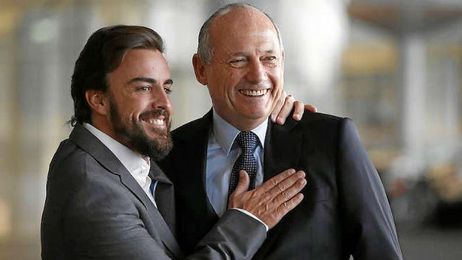 Fernando Alonso junto al presidente ejecutivo de McLaren, Ron Dennis Fernando Alonso junto al presidente ejecutivo de McLaren, Ron Dennis