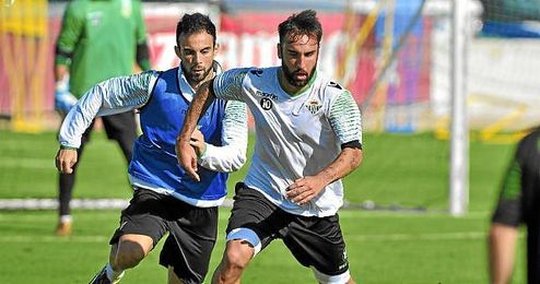 Nono, durante un entrenamiento junto a Molinero. Nono, durante un entrenamiento junto a Molinero.