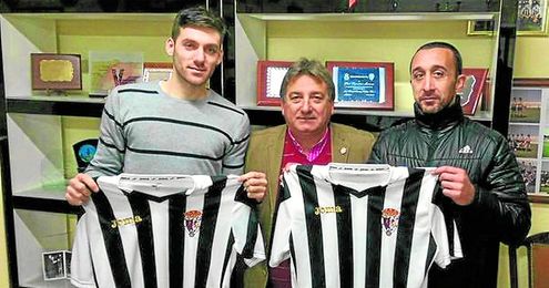 Francisco Sánchez, en el centro de la imagen, junto a David Castro y Ávalo. Francisco Sánchez, en el centro de la imagen, junto a David Castro y Ávalo.