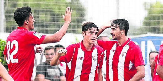 Juan Muñoz, al menos, viajará con el Sevilla. Juan Muñoz, al menos, viajará con el Sevilla.