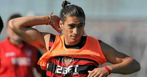 Cáceres, durante su etapa en el Sevilla. Cáceres, durante su etapa en el Sevilla.