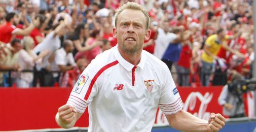 Krohn-Dehli celebra su gol ante el Barcelona. Krohn-Dehli celebra su gol ante el Barcelona.