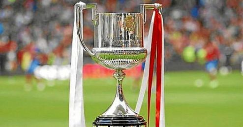 Sevilla y Betis pelearán por esta Copa. Sevilla y Betis pelearán por esta Copa.