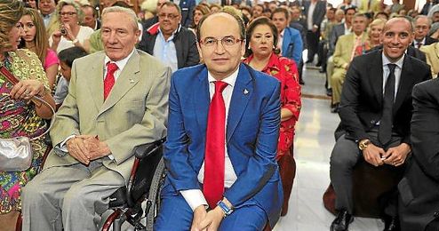 Roberto Alés, junto a José Castro, dos de los miembros de ´SdN´. Roberto Alés, junto a José Castro, dos de los miembros de ´SdN´.