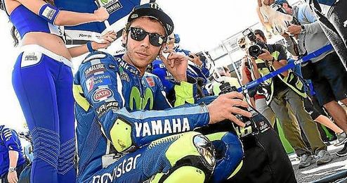 Rossi, antes de comenzar la carrera de MotoGP en Australia. Rossi, antes de comenzar la carrera de MotoGP en Australia.