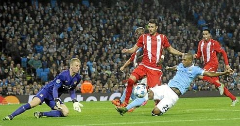 Iborra pisa área rival; el Sevilla llevó mucho peligro a la portería de Hart. Iborra pisa área rival; el Sevilla llevó mucho peligro a la portería de Hart.