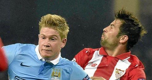 Coke salta con De Bruyne, a la postre autor del 2-1 Coke salta con De Bruyne, a la postre autor del 2-1