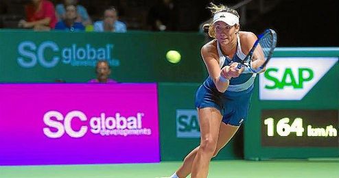 Muguruza, en un lance del partido con Kerber. Muguruza, en un lance del partido con Kerber.