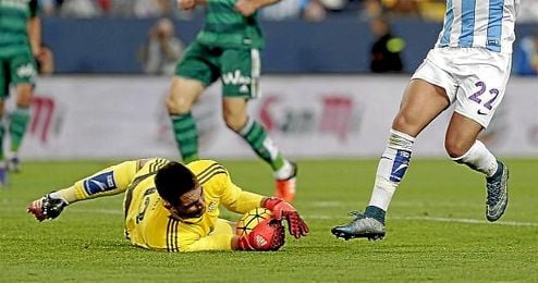 Antonio Adán no cree que haya problemas para renovar con el Betis. Antonio Adán no cree que haya problemas para renovar con el Betis.