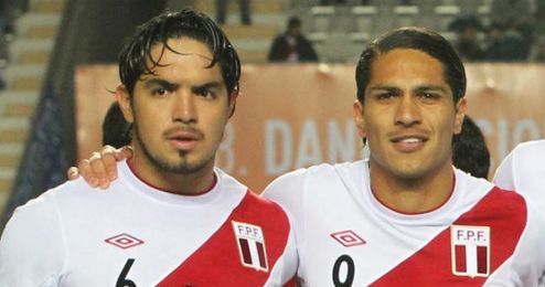 Imagen de Vargas y Guerrero con la camiseta de su selección. Imagen de Vargas y Guerrero con la camiseta de su selección.