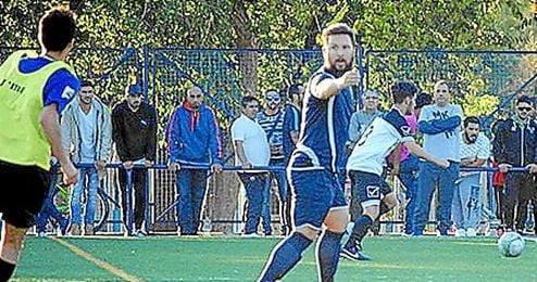 El árbitro, con peto, en el partido entre Abes y Gabia. El árbitro, con peto, en el partido entre Abes y Gabia.