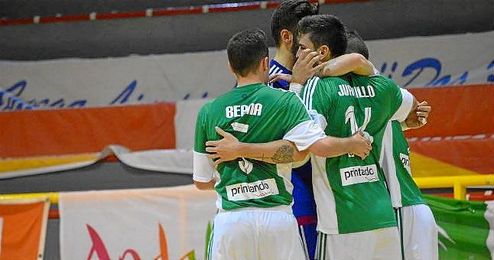 Los béticos visitan Murcia en busca de una nueva victoria. Los béticos visitan Murcia en busca de una nueva victoria.