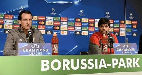 Emery, junto a Banega en sala de prensa. Emery, junto a Banega en sala de prensa.
