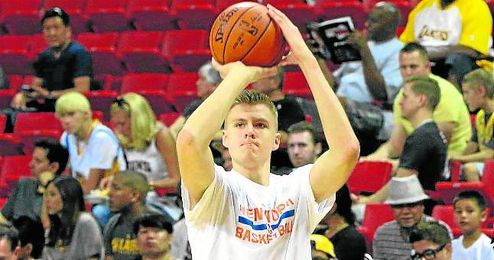 El ala-pívot letón Kristaps Porzingis está deslumbrando en su año de estreno en la NBA. El ala-pívot letón Kristaps Porzingis está deslumbrando en su año de estreno en la NBA.