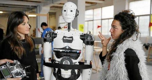 Para crear ´Inmove´, los planos se descargan de internet y una impresora 3D lo modela. Para crear ´Inmove´, los planos se descargan de internet y una impresora 3D lo modela.