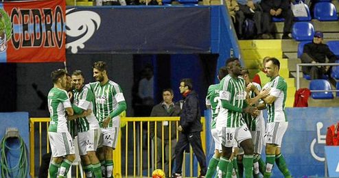 Los jugadores del Betis celebran el gol de Rubén. Los jugadores del Betis celebran el gol de Rubén.