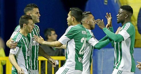 El Betis celebra el gol de Rubén Castro en el Ciudad de Valencia. El Betis celebra el gol de Rubén Castro en el Ciudad de Valencia.
