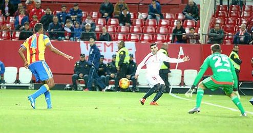 La afición pedía el cambio de Reyes y Emery les hizo caso. La afición pedía el cambio de Reyes y Emery les hizo caso.
