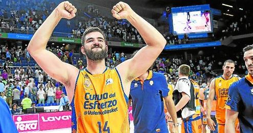 Dubljevic, que es duda ante el C.B. Sevilla, celebra la única derrota del Real Madrid en Liga. Dubljevic, que es duda ante el C.B. Sevilla, celebra la única derrota del Real Madrid en Liga.