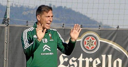 Berizzo durante una sesión de entrenamiento. Berizzo durante una sesión de entrenamiento.