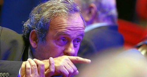 Platini se encuentra en suspensión provisional de su cargo como presidente de la UEFA. Platini se encuentra en suspensión provisional de su cargo como presidente de la UEFA.