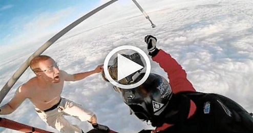 (VÍDEO) Salta de un globo sin paracaídas (VÍDEO) Salta de un globo sin paracaídas