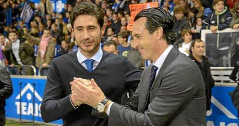 Saludo entre Unai Emery y Víctor Sánchez del Amo antes del inicio del partido. Saludo entre Unai Emery y Víctor Sánchez del Amo antes del inicio del partido.