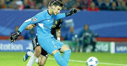 Sergio Rico, durante el partido ante la Juventus. Sergio Rico, durante el partido ante la Juventus.