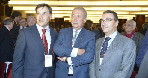 José Luis Moscoso, Pedro Ellauri y Luis Galán, nuevos consejeros del Sevilla. José Luis Moscoso, Pedro Ellauri y Luis Galán, nuevos consejeros del Sevilla.
