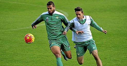 Tarek, en un entrenamiento, espera una salida del Betis. Tarek, en un entrenamiento, espera una salida del Betis.