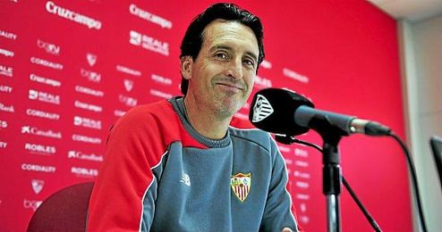 Emery atiende a los medios en sala de prensa. Emery atiende a los medios en sala de prensa.