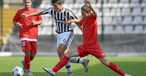 Lance de juego entre el Sevilla FC y la Juventus de Turin. Lance de juego entre el Sevilla FC y la Juventus de Turin.