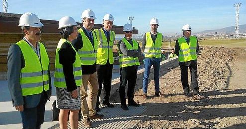 En la imagen, diversas personalidades visitando las instalaciones de ´El Toyo´. En la imagen, diversas personalidades visitando las instalaciones de ´El Toyo´.