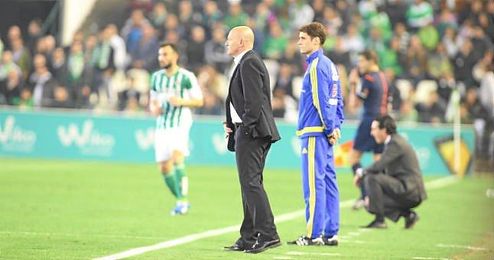 "No me importan que mis jugadores se vayan con tarjetas si entran con esa intensidad". "No me importan que mis jugadores se vayan con tarjetas si entran con esa intensidad".