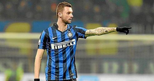 Brozovic, con la elástica del Inter de Milán. Brozovic, con la elástica del Inter de Milán.
