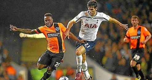 Fazio, en plena acción con la camiseta del Tottenham. Fazio, en plena acción con la camiseta del Tottenham.