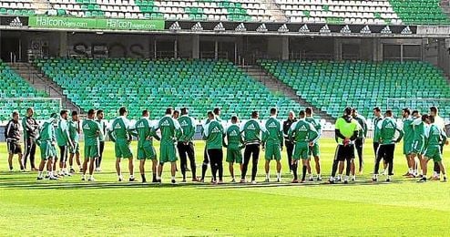 El Real Betis, en el regreso a los entrenamientos tras el parón navideño. El Real Betis, en el regreso a los entrenamientos tras el parón navideño.