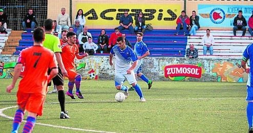 El delantero Recio ha sido sancionado con cuatro partidos. El delantero Recio ha sido sancionado con cuatro partidos.