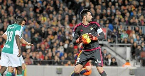 Adán, en un lance del Barcelona-Betis. Adán, en un lance del Barcelona-Betis.