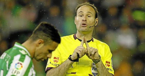Mateu Lahoz dirigirá el derbi el 12 de diciembre. Mateu Lahoz dirigirá el derbi el 12 de diciembre.